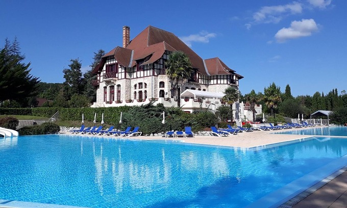 Daumazan-sur-Arize Casa | Villa on estate with 2 swimming pools