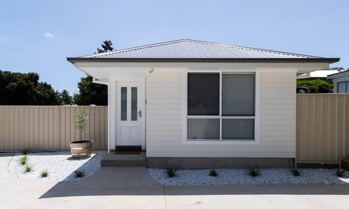 Bletchington Casa | Villa on Matthews - Modern, Cosy, Free Wi-fi