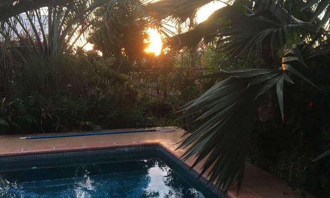 Paea Casa | METUA room Homestay - paea Desayuno wifi piscina estacionamiento GRATIS
