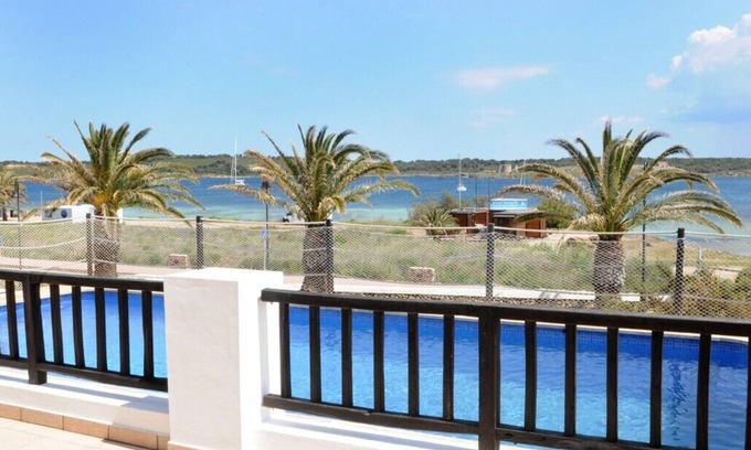 Fornells Villa | Villa en primera línea de mar en una zona muy exclusiva de Menorca. Internet.