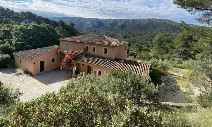 Vauvenargues Casa | Villa opposite Sainte Victoire 10 minutes from Aix en Provence