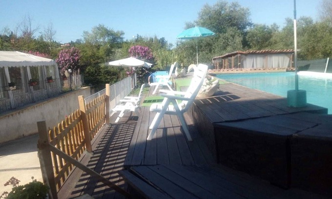 Gallicano nel Lazio Casa | Villa Paradise Resort rents rooms surrounded by the greenery of its private park
