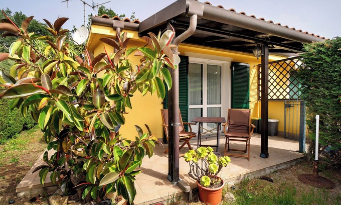 San Bartolomeo al Mare Villa | Villa 'Pairola' con vistas al mar, jardín privado y aire acondicionado
