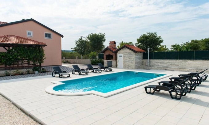 Velim Villa | Villa Paceful with private Pool | Free Parking