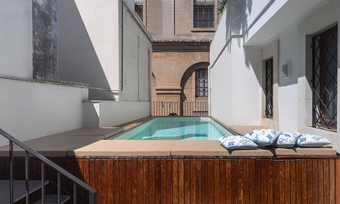 Lecce Historic Center Villa | Villa 'Palazzo Paladini' en el centro de la ciudad con piscina y Wi-Fi