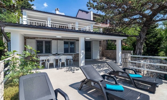 Karlobag Villa | Wunderschönes Haus, Ideal für Familien mit Kindern, 5 m vom Meer, Kroatien
