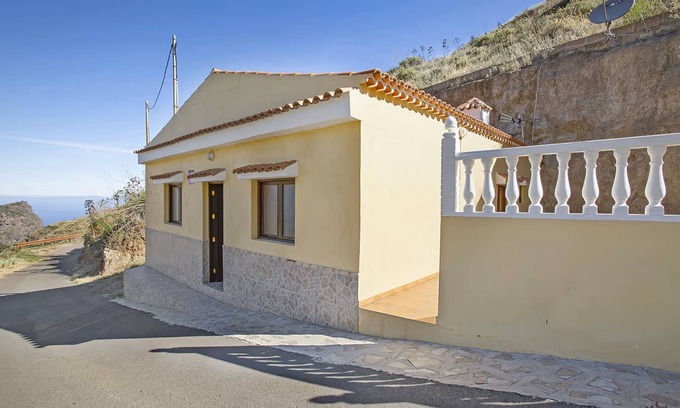 Gáldar Villa | Villa Palomino - Sleeps 4 - Parking - Pet Friendly