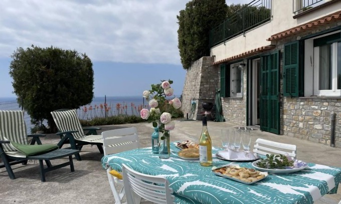 Poggi Apartamento | Villa Panoramica by Interhome