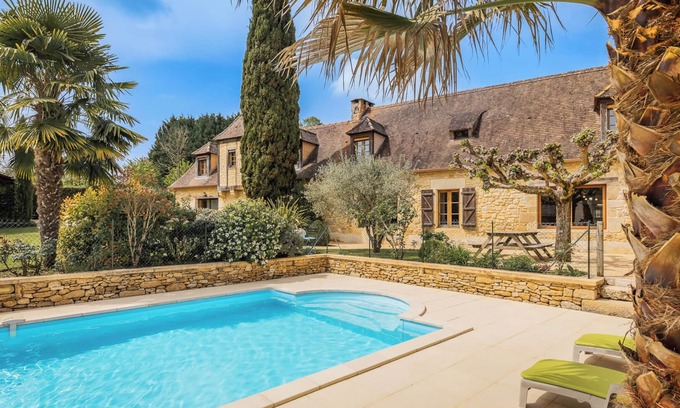 Saint-Rabier Casa | Villa Paola es una hermosa casa de vacaciones con una gran piscina privada vallada.