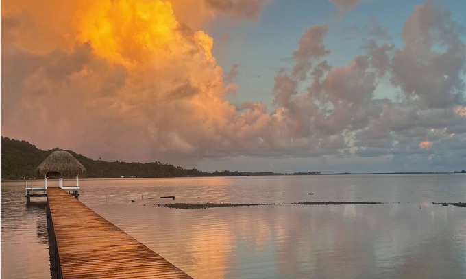 Bora Bora Casa | Villa PAORIE by the sea in Bora Bora House and garden with private pontoon.