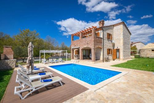 Butkovici Casa | Villa Paradis