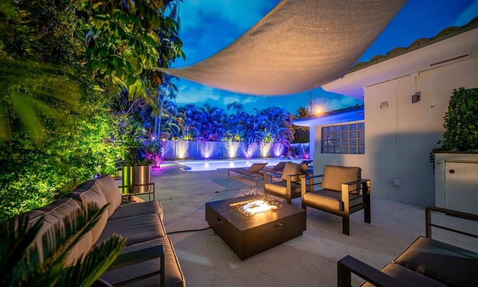 Biscayne Park Villa | Villa Paradiso Private Pool, Movie theater, Golf