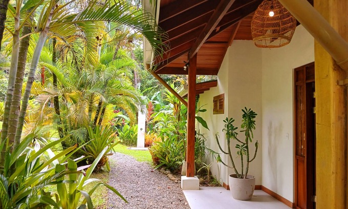 Limón Casa | Villa Paraíso 3 bed, 2 bath w/pool and AC-15 min from Punta Uva