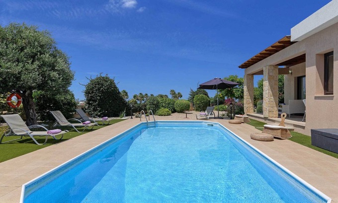 Latsi Villa | Villa Pashiana: esta villa tiene una piscina privada, WI-FI y A / C