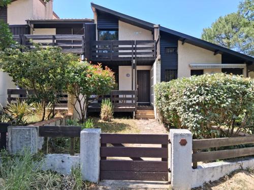 Seignosse Casa | Villa Patio Duplex Calme, Proche Plage et Commerces, Idéale pour 4 Pers. - FR-1-239-237