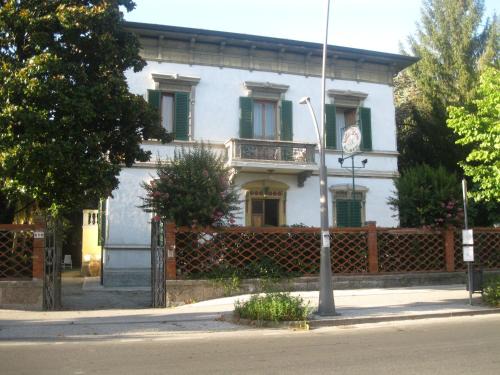 Lucca Historical Center Cama Y Desayuno | Villa Patrizia B&B