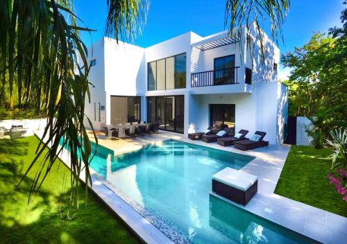 Playacar Villa | Villa Pearl, 5 minutes walk to the private beach