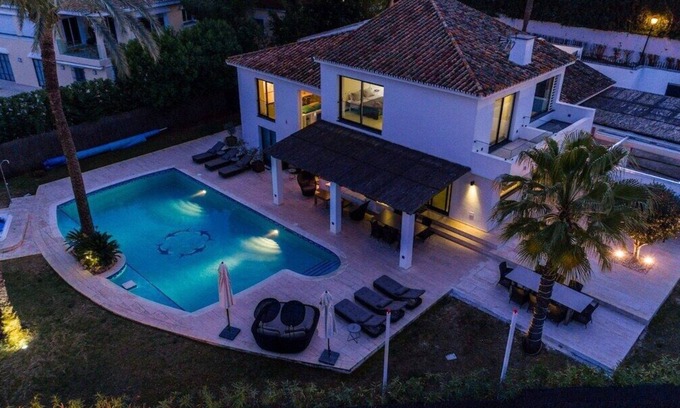 Urbanización Pinos Verdes Villa | Villa Pena Blanca - 5 bed Villa near Puerto Banus!