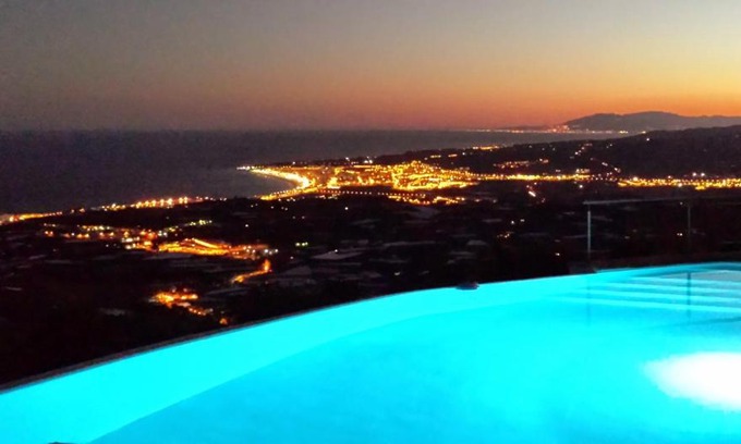 Sayalonga Casa | Villa Perla Blanca