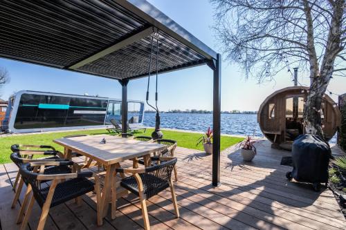 Baambrugse Zuwe Alquiler De Eote | Villa Perla Mare - Sauna Experience - On a lake near Amsterdam