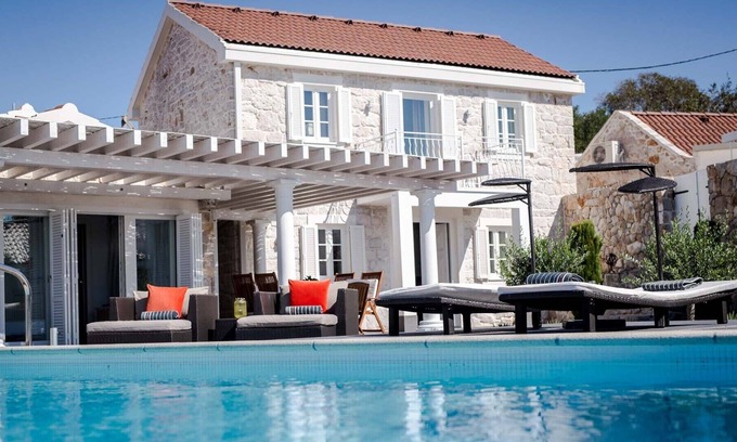 Drvenik Mali Villa | Villa Piccolo Prestige - Villa de 4 dormitorios - Excelente área de piscina - Perfecto para familias