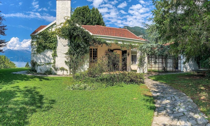 Lierna Villa | Villa "Pitti" cerca del Lago de Como con piscina, jardín y terraza