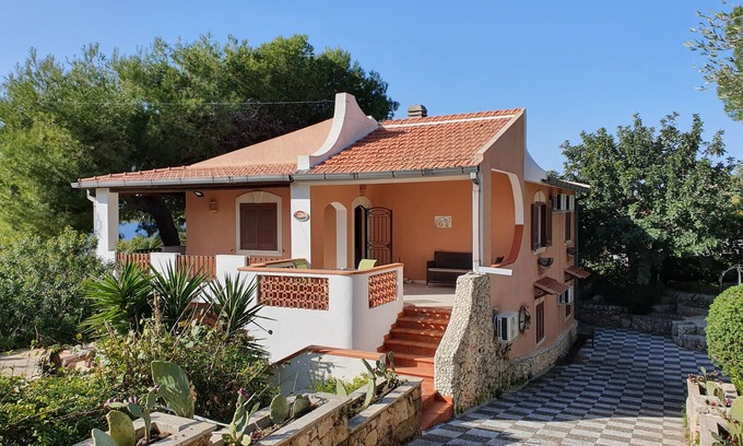 Plemmirio Villa | VILLA PLEMMYRIA. Villa adosada inmersa en la vegetación del oasis marino protegido de Plemmirio
