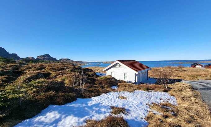 Leka Casa | Villa Polarlys - Holiday home by the sea on the geological island of Leka