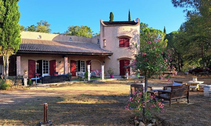 Sainte-Maxime Casa | Villa provençale avec piscine au calme