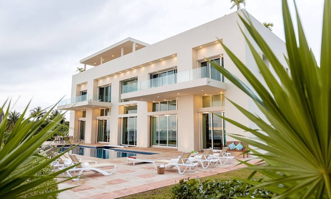 Puerto Juárez Villa | Villa Sam - 6 BR Beachfront Villa, Cancun