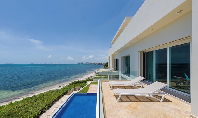 Puerto Juárez Villa | Villa Punta Sam Cancun Beachfront Luxury