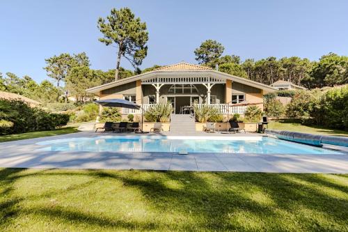 Lacanau-Ocean Villa | Villa rénovée,piscine chauffée, dans les pins à 4min de l'océan-AG29