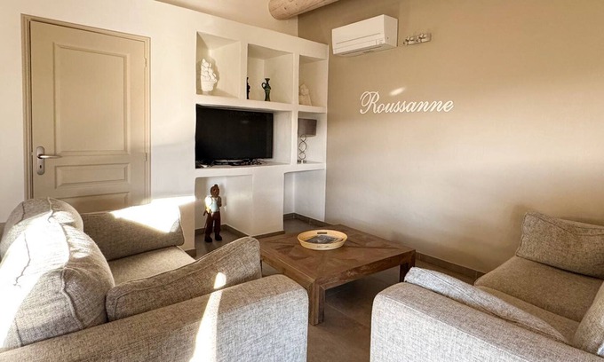 Saint-Maurice-dʼArdeche Villa | Villa-Moderno-Baño con bañera-Vista a la Piscina