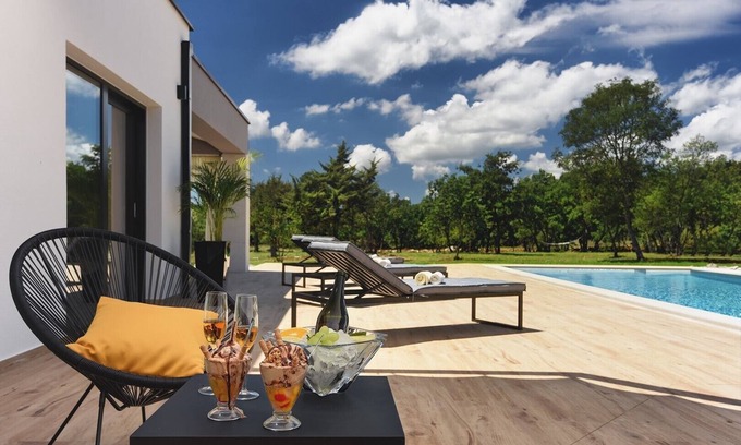 Hrboki Villa | Villa Radola with Heated Pool