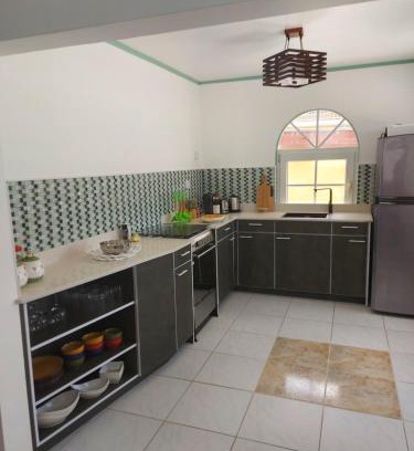 Marie Pampoen Apartamento | Villa Raven`s Paradise (Gris)