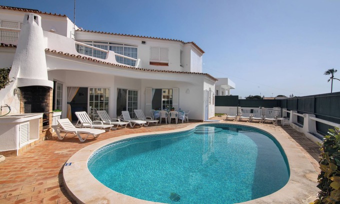 Montechoro Villa | Villa 'Rebelo' con piscina privada, jardín privado y Wi-Fi