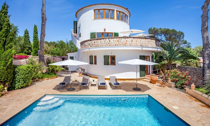 Cala Santany Chalet De Esquí | Villa Redonda casa vacacional con piscina privada a pocos minutos a pie de la playa en Cala Santanyi