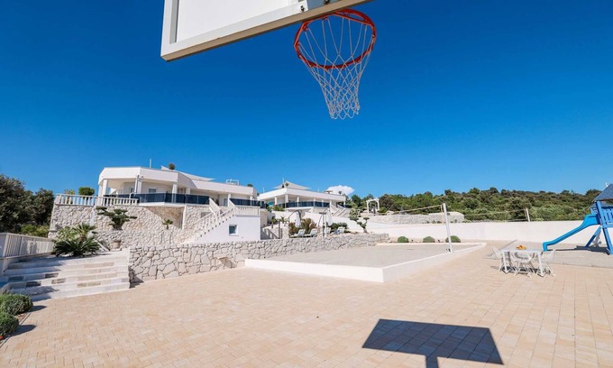 Marina Villa | Villa Regina Bianca with Pool