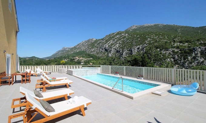 Omis Villa | 6 bedroom Villa Remusic, Pool, whirlpool, Sauna