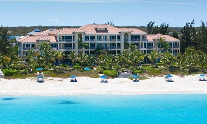 Grace Bay Condominio | Villa 106, primer piso, 2 dormitorios, 2 baños, frente al mar (para 4-5)