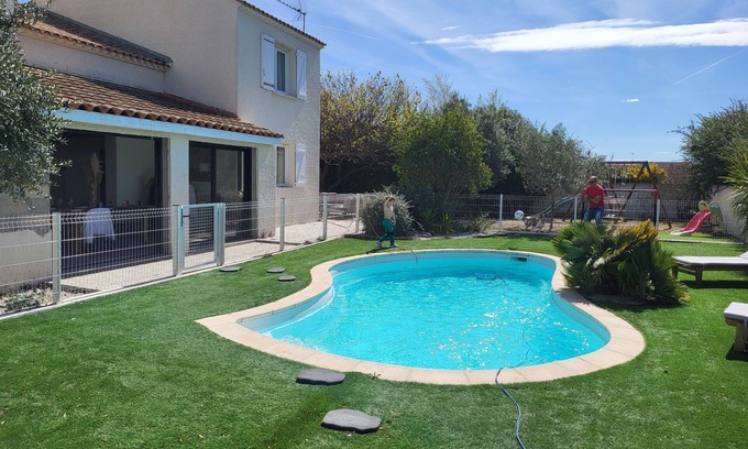 Sauvian Casa | Villa rental with swimming pool close to the sea.