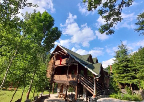 Pejë Apartamento | Villa Restaurant Mulliri