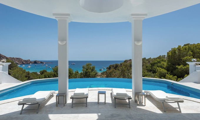 Sant Josep de sa Talaia Villa | Villa Rica Beach: Tu Refugio de Ensueño a pasos de Cala Jondal Bay