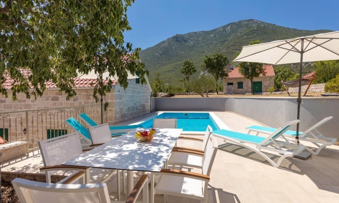 Tucepi Villa | Villa Roglic - Four Bedroom Villa, Sleeps 8