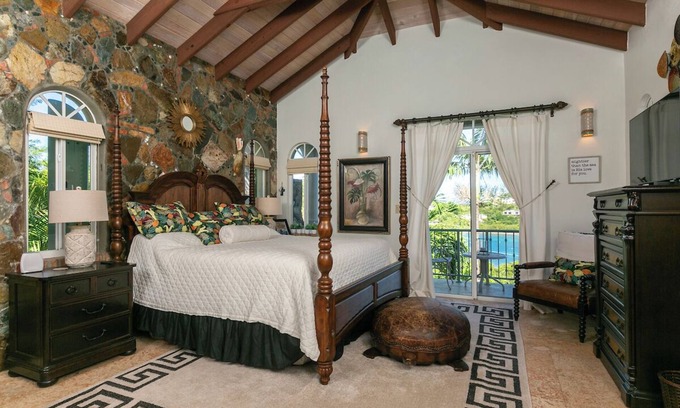 Hart Bay Villa | Villa Romance...... 4-bedroom villa with WiFi, AC in Chocolate Hole