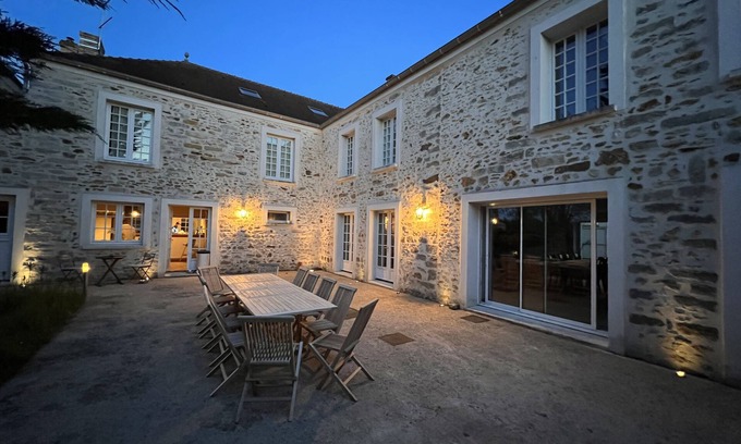 Blandy Casa | Villa Romantique Avec Bains à Remous et Salle Billard
