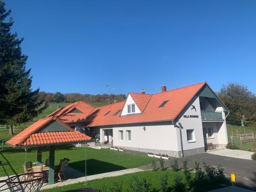 Tilaj Casa | Villa Rondine Vendégház Tilaj