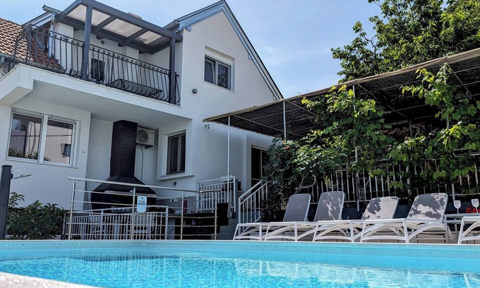 Municipality of Trogir Apartamento | Villa Rosa Apartment 1 auf Čiovo mit Pool 120m zum Meer