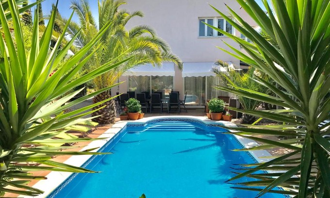 Can Trabal Casa | Villa Rosa Sitges