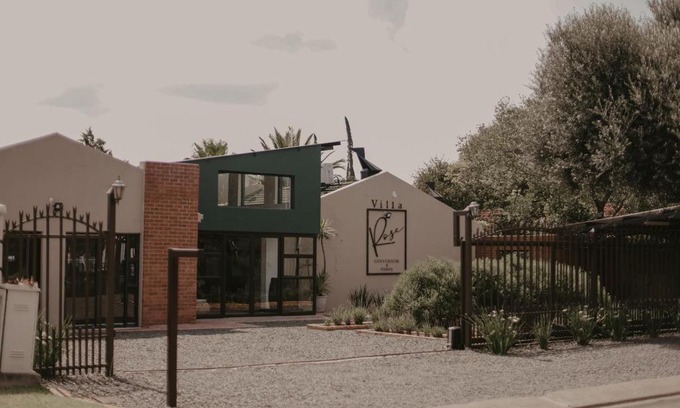 Universitas Casa | Villa Rose Guesthouse & Venue